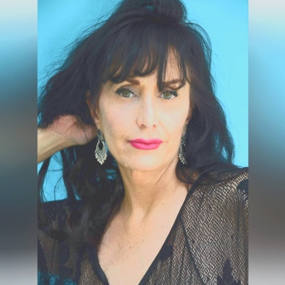 Meet your Posher, Stella James - Picture 1 of 11